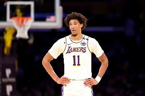 美记：湖人今年休赛期的优先事项之一是留下中锋海斯